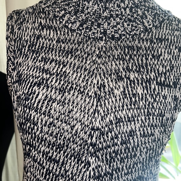 WHBM sleeveless knit sweater shirt women’s blouse top crochet navy & white XS - Picture 3 of 10